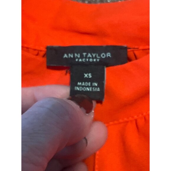 Ann Taylor Key Hole Flared Sleeve Relaxed Fit Blouse Sz XS NWT RED - Picture 5 of 10
